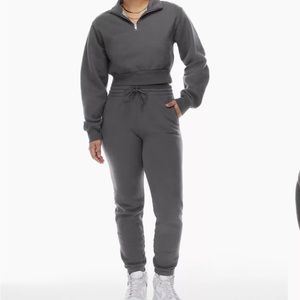 ARITZIA 1/4 FLEECE ZIP SWEATSHIRT & SWEAT PANTS SET
